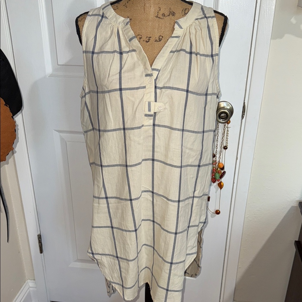 Elegant Sleeveless Plaid Dress in Cream and Blue